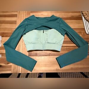 Women’s work out long sleeve crop top small